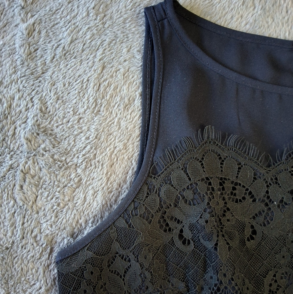 Ann Taylor Loft Lace Peplum Sleeveless Blouse Navy & Black Size 2 Petite - Picture 2 of 12